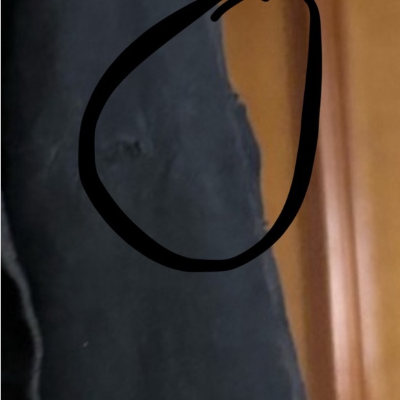 Authentic used Burberry coat has a small rip on left arm as show in picture - Picture 8 of 8